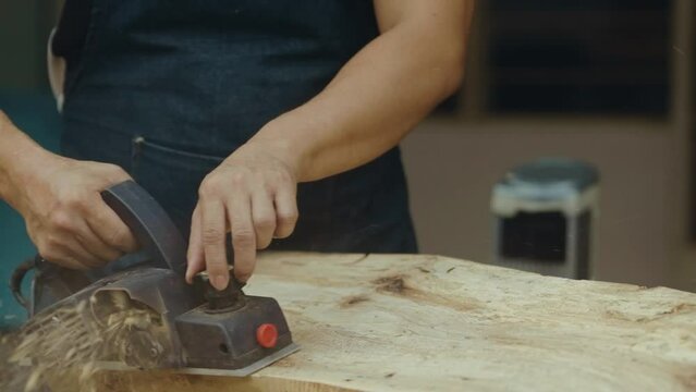 flattening log with an electric hand planer