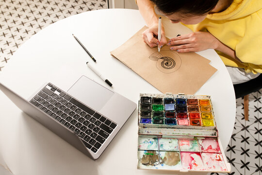 Woman drawing a sketch using a capillary pen