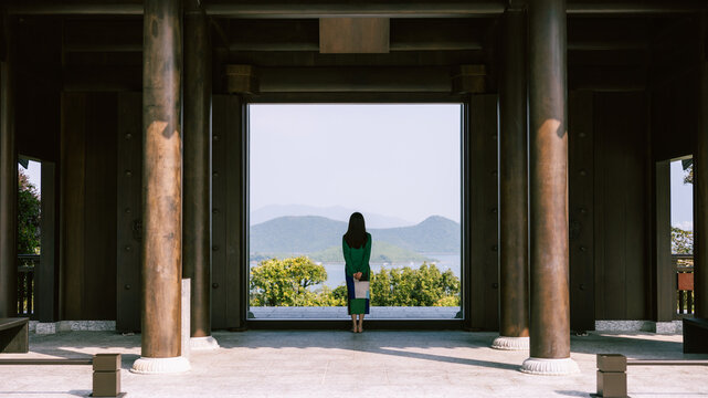 Fototapeta Back view of woman 