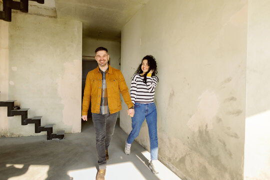 Marital Homeowners Visit Raw Plaster Walls Apartment