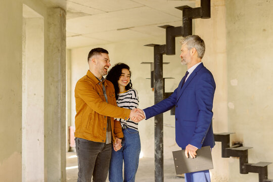 Realtor Handshake Marital Buyers House Ownership