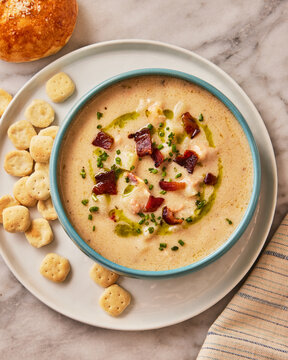 Chowder With Bacon And Oyster Crackers