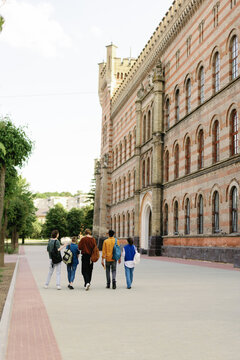 Faculty undergraduate college ground stay together fellow arrive 