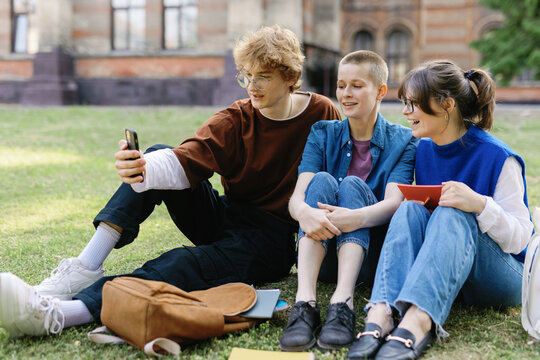 Gadget virtual undergraduate recreation video shooting interweb peer