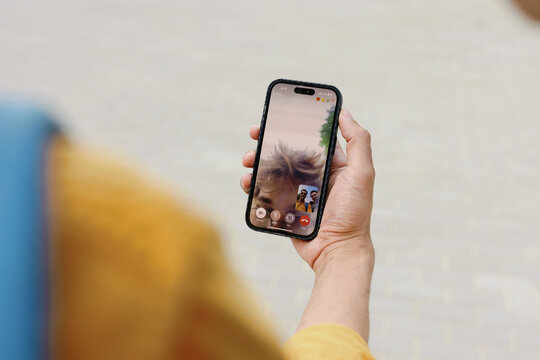 Screen gadget Facetime remotely gathering online up-to-date discussion