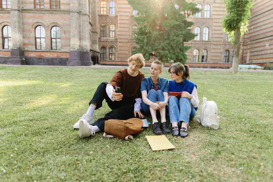 Campus high school student gadget broadcasting content hobby classmate
