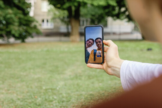 Anonymous friendship phone gadget online screen facetime distance
