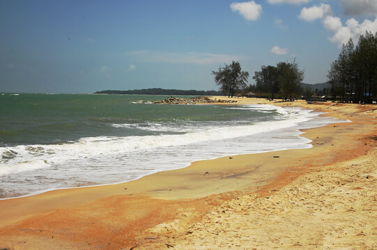 Panare Beach is a beautiful, clean white beach. fresh air The surrounding area has long shady pine trees, beautiful and suitable for relaxing. Located at Pattani Province in Thailand.