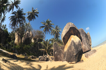 Khae Khae Beach has large granite rocks and a fine sand beach. This beach is known for being a beautiful public beach. There are many people from abroad who come to admire the shady beauty of nature..