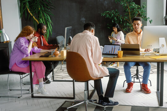 Freelance computer businesspeople workstation headquarter productivity