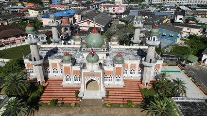 Top view of Pattani Central Mosque It is the center of the mind. and is one of the most important places of worship for Muslims in the southern region of Thailand.
