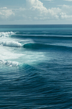 Breaking wave