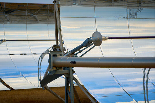 Parabolic trough solar generating electricity by concentrated sunlight
