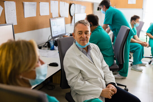 Medical workers in hospital registry
