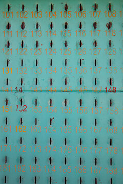Old sign / key return numbered slots