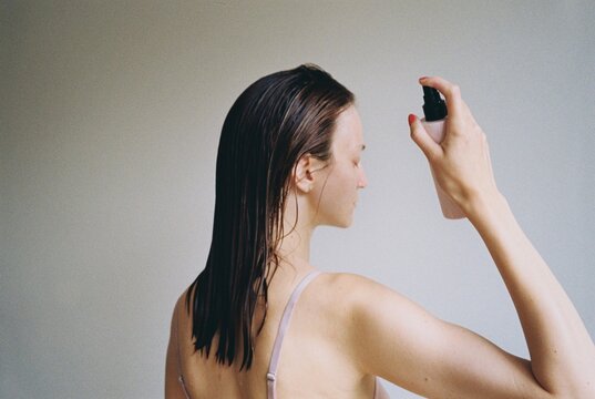 Using spray for hair after shower 