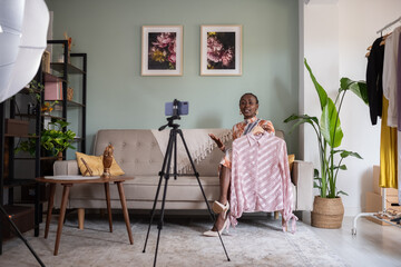 Fashion blogger demonstrating shirt and talking