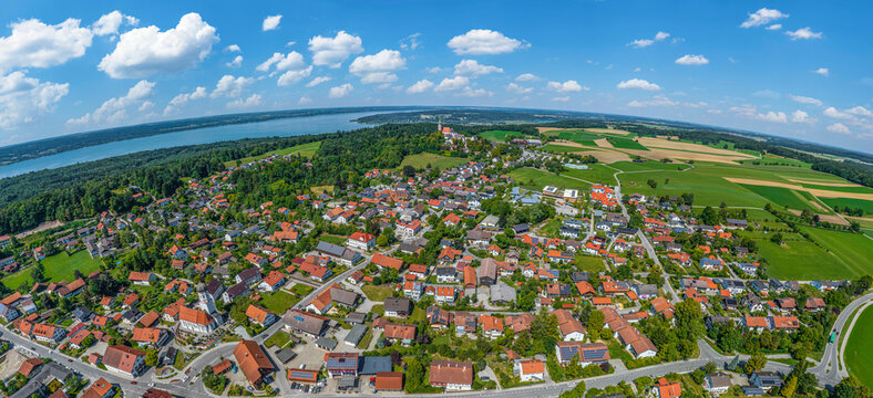 Panoramablick auf Andechs-Erling mit Kloster Andechs und Ammersee