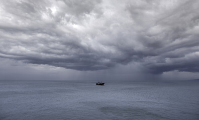 Boat in the sea with sky - 751247015