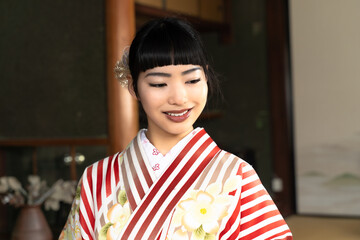和服姿の日本女性