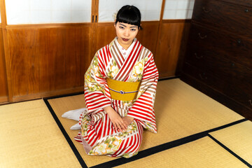 和服姿の日本女性