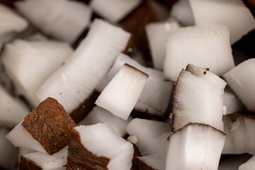 white coconut pulp and dried coconut flakes - 751252698