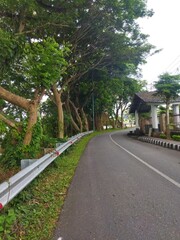 Obraz premium Road bend in a village.