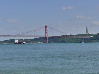 Le Pont du 25 avril et le Tage à Lisbonne