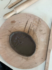 Molding a plate out of clay