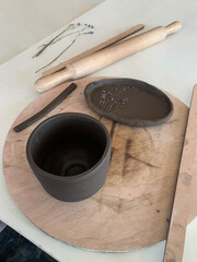 Molding dishes from clay