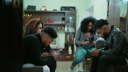 Group of Four People Enveloped in Technological Bubbles - Hypnotized by Phones, Illustrating Isolation and Smartphone Overuse - obrazy, fototapety, plakaty