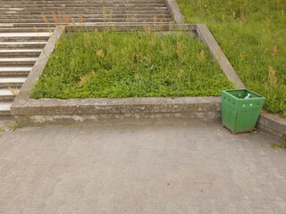 concrete steps and concrete lawn border