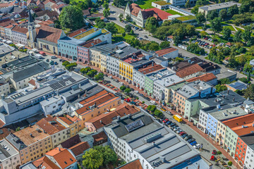 Mühldorf am Inn - Ausblick auf die historische Innenstadt mit ihrer Architektur im typischen...