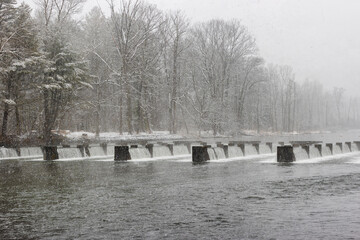 Fototapeta na wymiar Winter scenes along the South Holston River in Bristol, Tennessee, USA