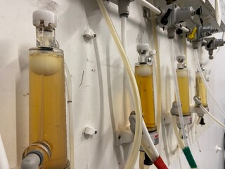 beer lines at pub bar cellar primer which empty as keg empties then fill when changed float goes up 