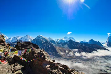 Papier Peint photo Makalu Magnificent view of a grand Himalayan panorama on a bright morning with Everest, Lhotse, Makalu and other major Himalayan peaks visible from summit of the trekking peak Gokyo Ri,5350 meters in Nepal