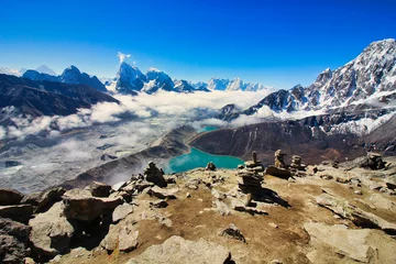 Photo sur Plexiglas Cho Oyu Breath taking view of great Himalayan ranges with Cholatse, Taboche over the Gokyo lakes and Ngozumpa glacier in this stunning panorama from Gokyo Ri summit in Nepal