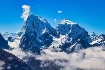 Papier Peint photo autocollant Cho Oyu Dramatic twin peaks of Cholatse and Taboche against a bright blue sky seen from Gokyo Ri, Nepal