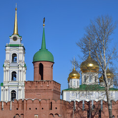 Beautiful view on Tula Kremlin, bell tower and domes of  Cathedral of Assumption in winter morning. Inscription on the sign means city park in Cyrillic