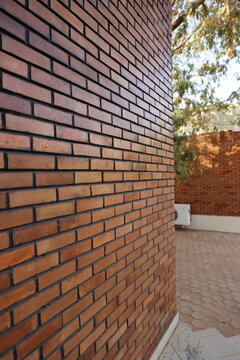 un mur de brique en argile