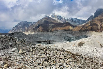 Fototapete Cho Oyu Ngozumpa Glacier, Nepal's largest glacier with massive debris, stone, ice and clay deposits, flows from Cho Oyu and is the headwaters of the Dudh Kosi that travels over 1500 kms to the Bay of Bengal