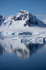 Fototapeta na wymiar Antarctica reflection