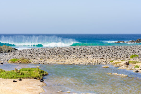 Wellen am Strand der Insel Fuerteventura, Kanarische Inseln