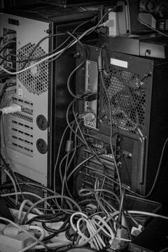 THE BACK PANEL OF THE PERSONAL COMPUTER. CONNECTING CABLES. BLACK AND WHITE PHOTO