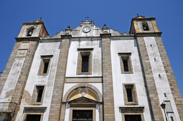 Fototapeta na wymiar Evora, Portugal - july 3 2010 : the city
