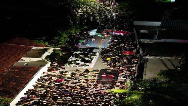 Escola Samba Uni&atilde;o Ilha Magia Festa Rua Desfile Cultura M&uacute;sica Brasileira Instrumentos Floripa Florian&oacute;polis Lagoa da Concei&ccedil;&atilde;o Carnaval Feriados Brasil Noite Drone