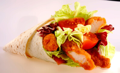 Wrap, Hühnchenfleisch, Chickenwrap, Geflügel, krosses Hühnchen, isoliert,