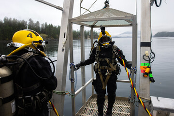 Commercial divers entering deep water for work - 751706235