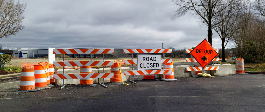 ROAD CLOSED DETOUR sign at construction site