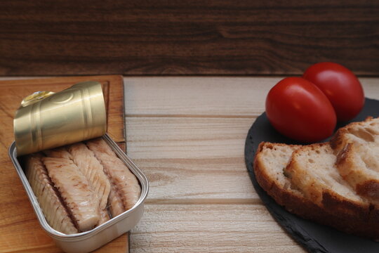 conserva lata pescado melva tomate tostada
